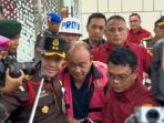 Kejaksaan Agung (Kejagung) menahan eks Kepala BGN Dadan Hindayana. Bersamanya, Kejagung juga menahan dua eks Wakil Kepala BGN Lodewyk Pusung dan Sony Sonjaya.